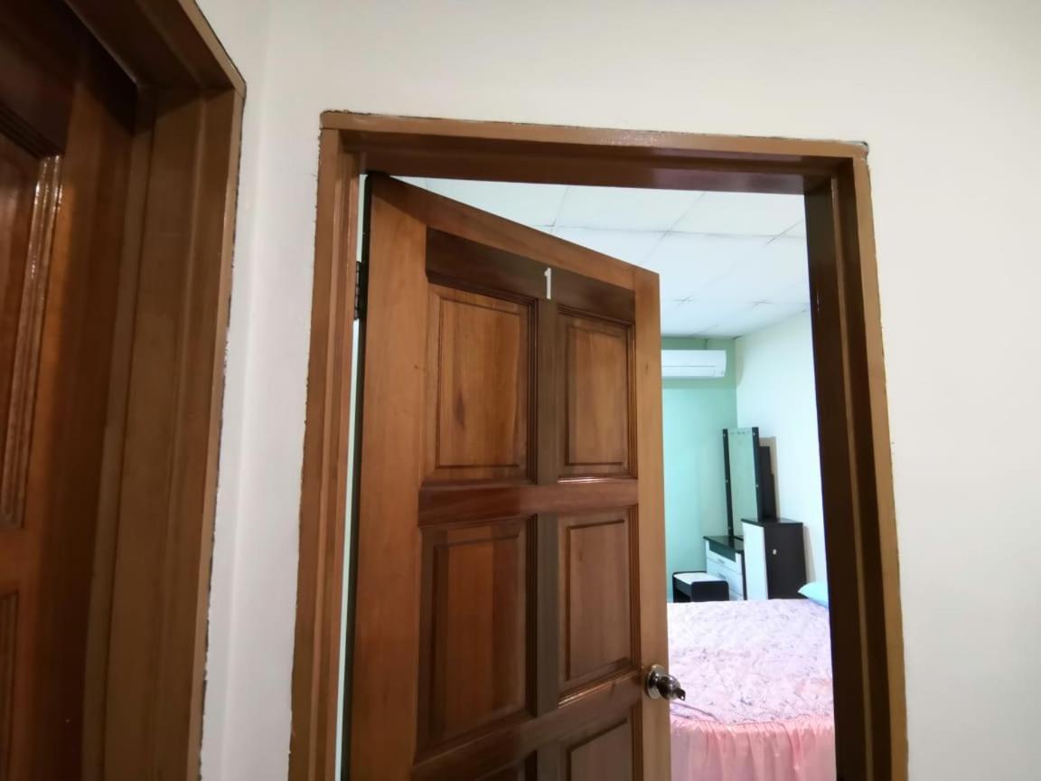 Cosy Homestay Ulu Tiram Luaran gambar