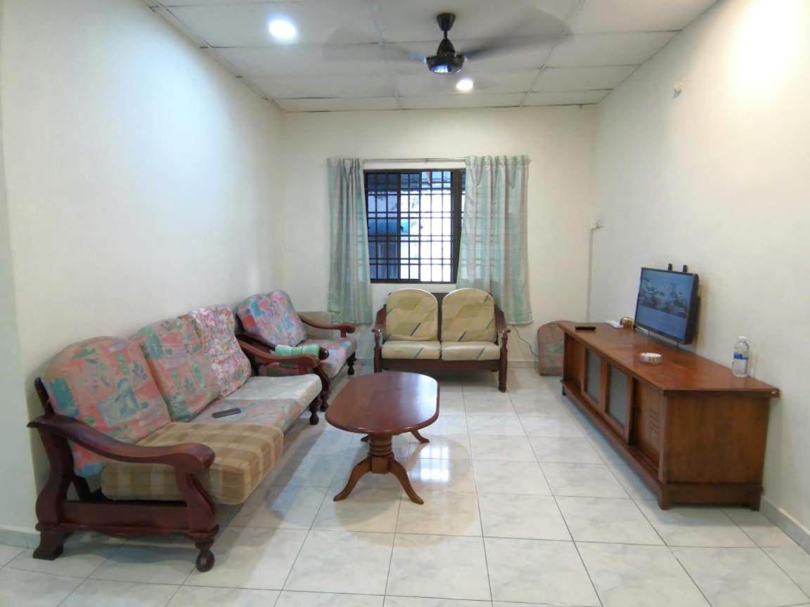 Cosy Homestay Ulu Tiram Luaran gambar